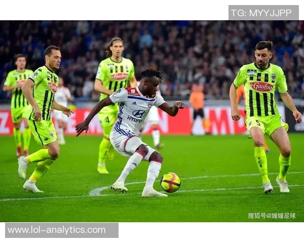 世界杯波尔图与里昂激战成平局点球大战引发全场狂欢与转会传闻